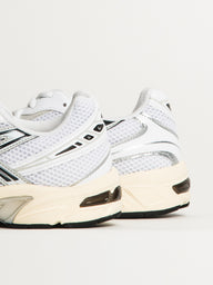 MENS ASICS GEL 1130 SNEAKER - WHITE/CLOUD GREY