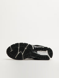 MENS NEW BALANCE 2002 SNEAKER - BLACK