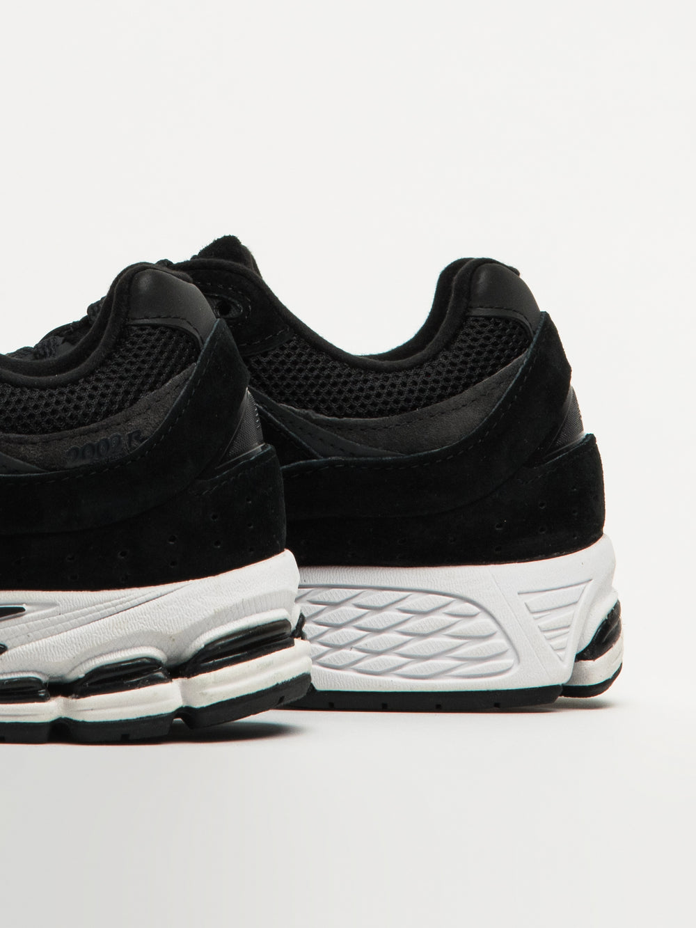 MENS NEW BALANCE 2002 SNEAKER - BLACK