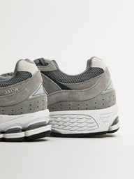 MENS NEW BALANCE 2002 SNEAKER - STEEL GREY