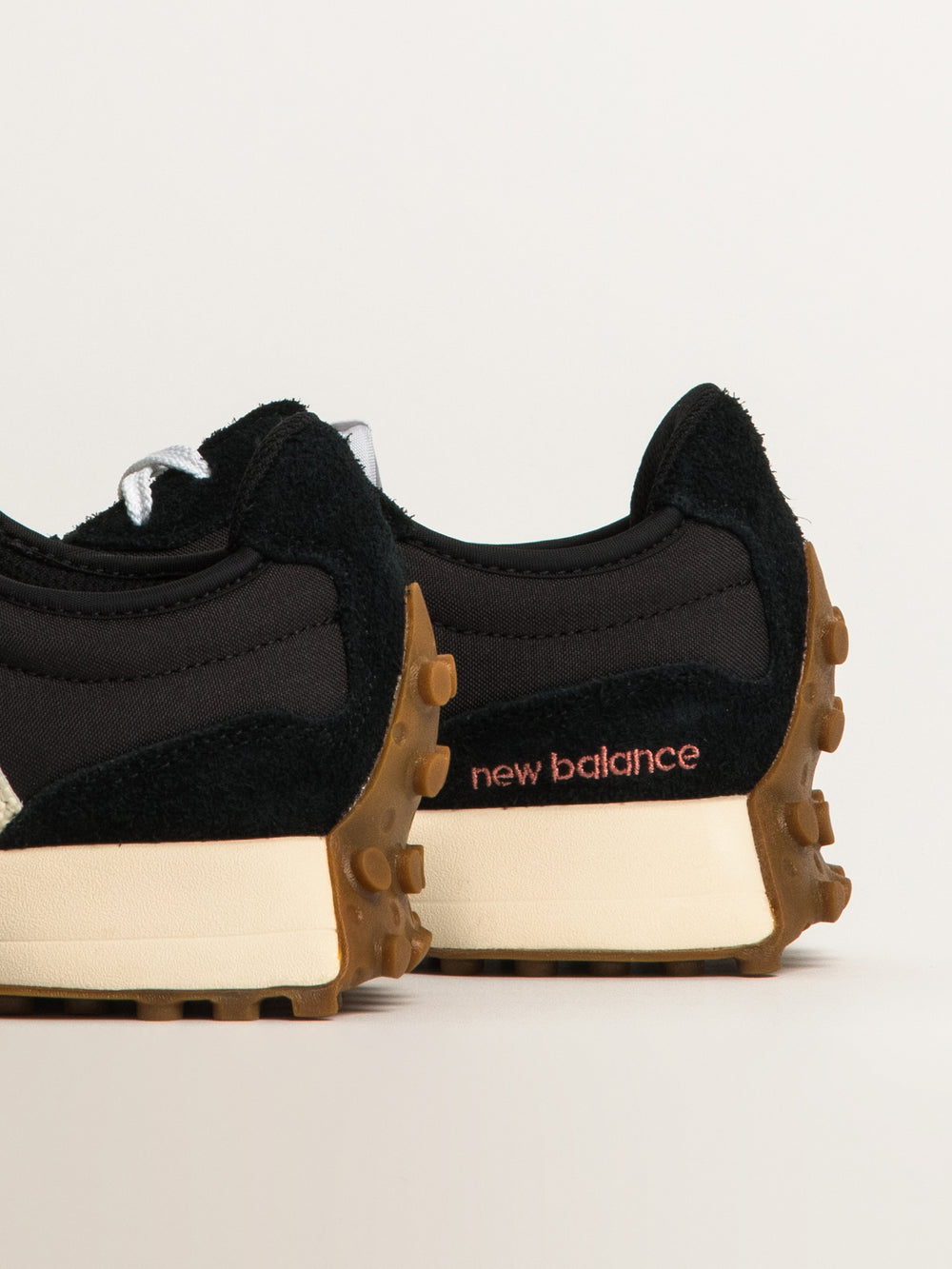 WOMENS NEW BALANCE THE 327 SNEAKER - BLACK/WHITE