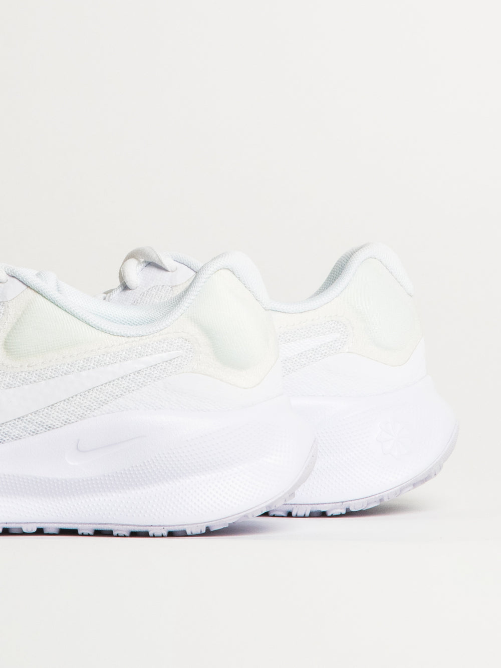 WOMENS NIKE REVOLUTION 7 RUNNING SHOE - WHITE