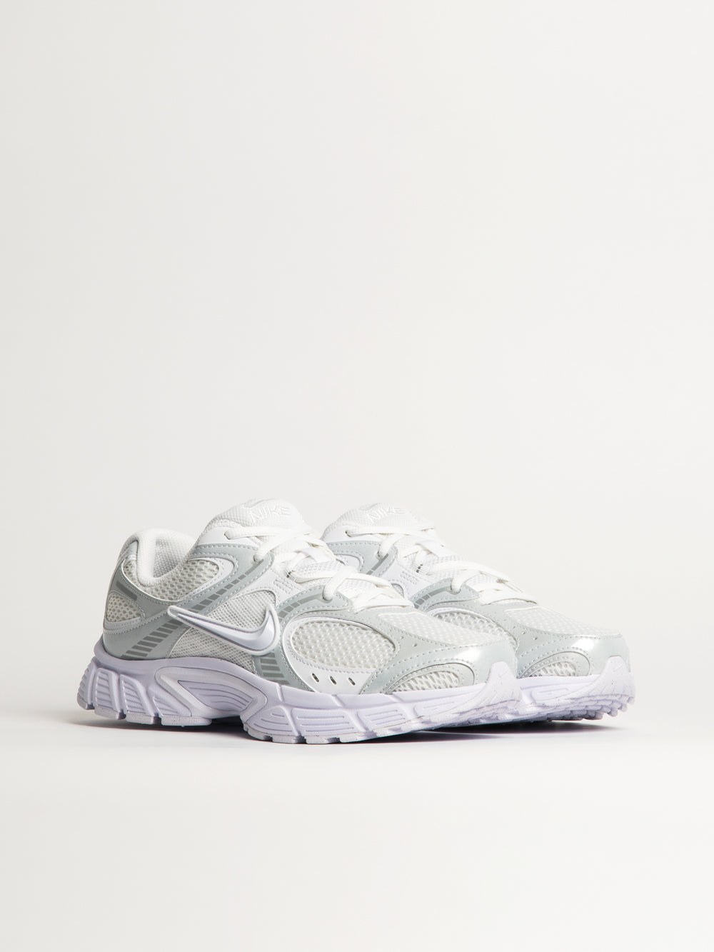 MENS NIKE V5 RNR SNEAKER - WHITE