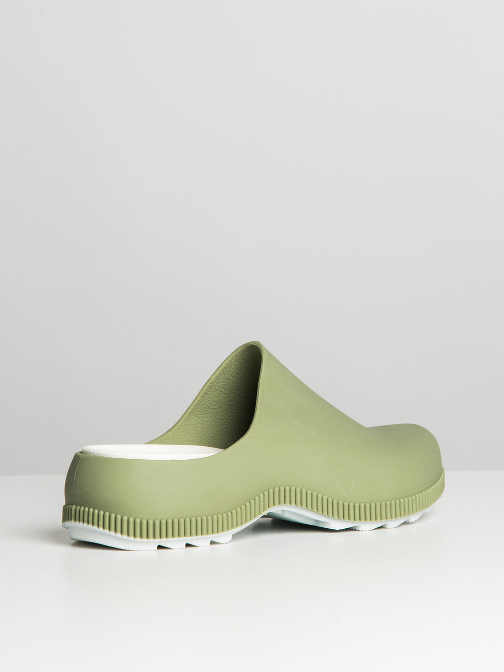 WOMENS COUGAR SVEN SLIP ON - CLEARANCE