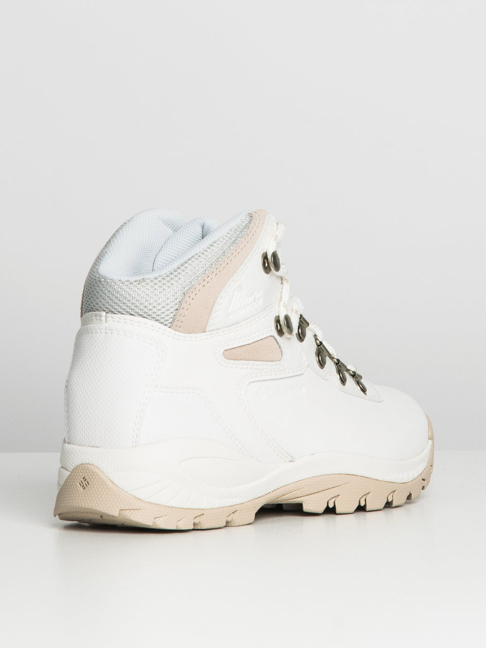 WOMENS COLUMBIA NEWTON RIDGE PLUS BOOT - CLEARANCE