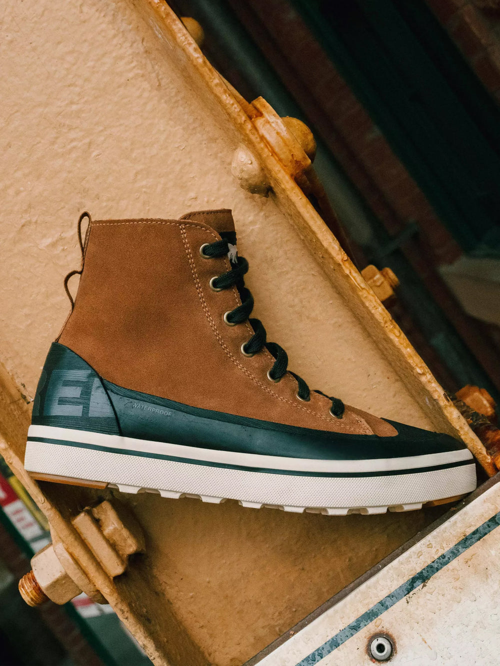 MENS SOREL CHEYANNE METRO II SNEAK WATERPROOF BOOT - CLEARANCE