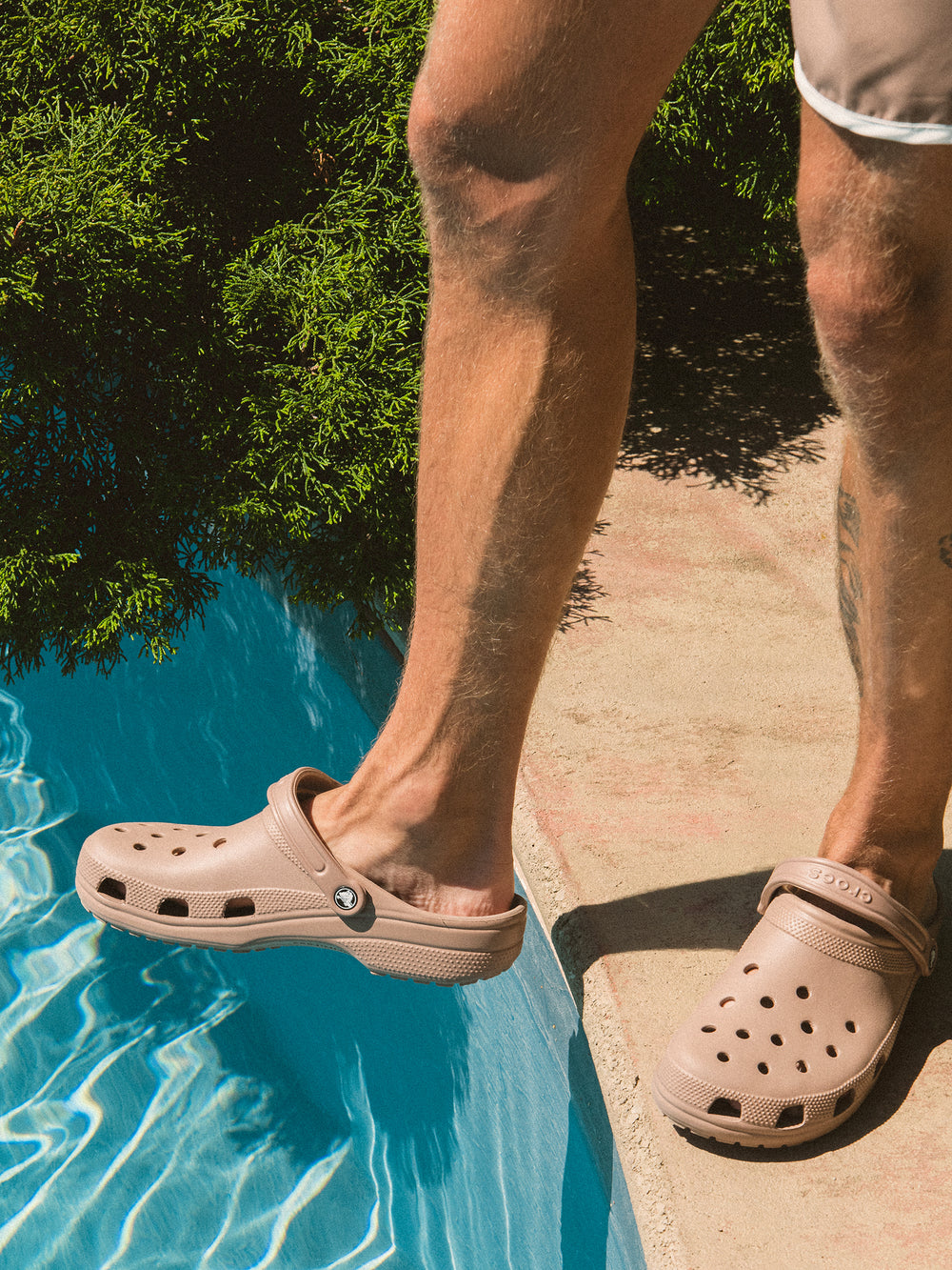 MENS CROCS CLASSIC CLOG - LATTE