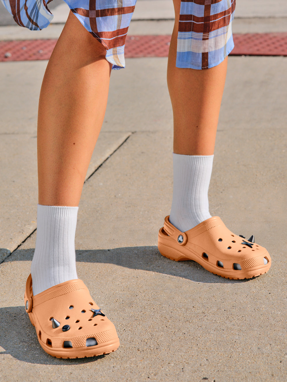 WOMENS CROCS CLASSIC CLOG - ELECTRIC SUNSTONE