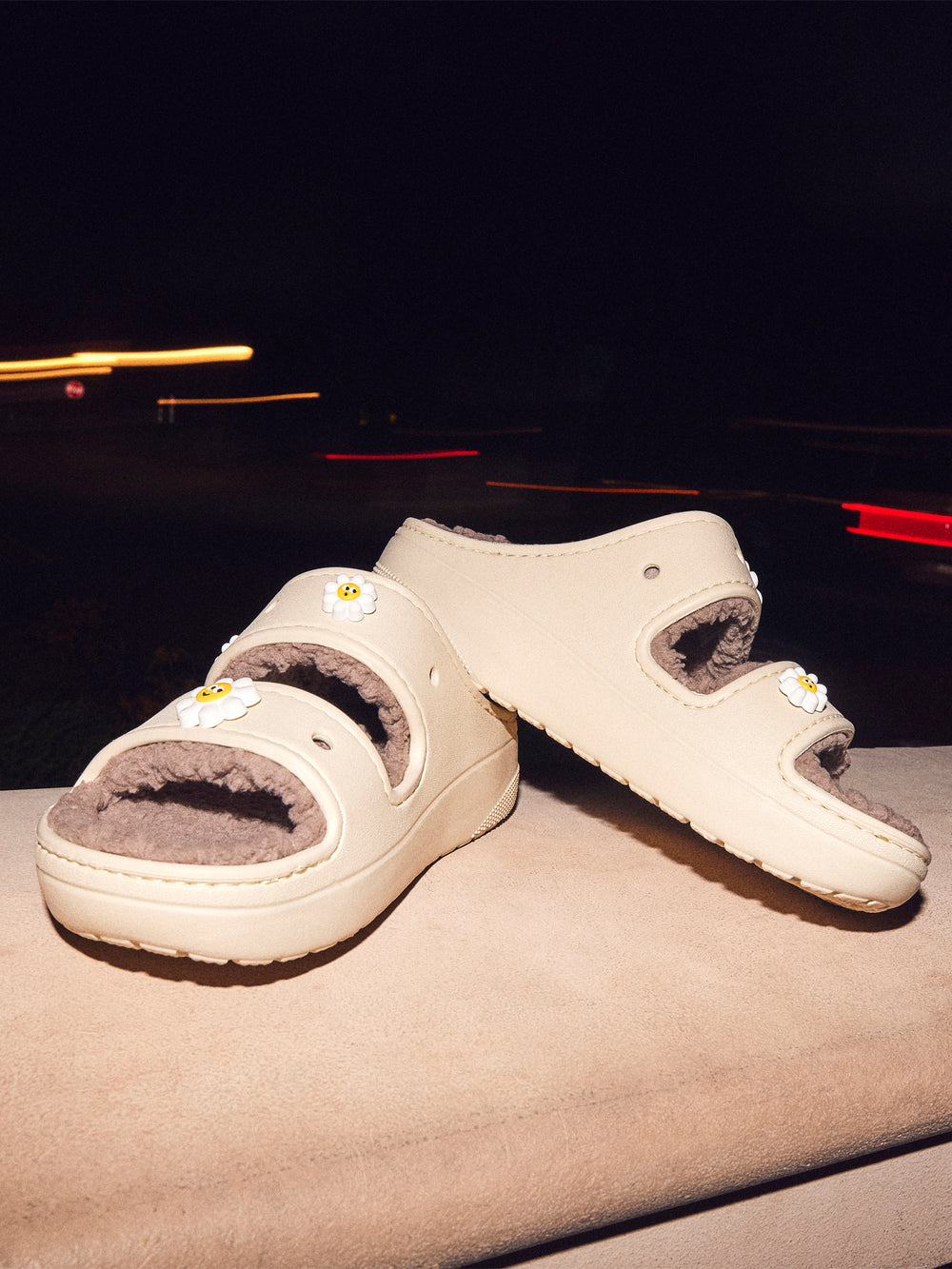 WOMENS CROCS CLASSIC COZZZY SANDAL - CLEARANCE
