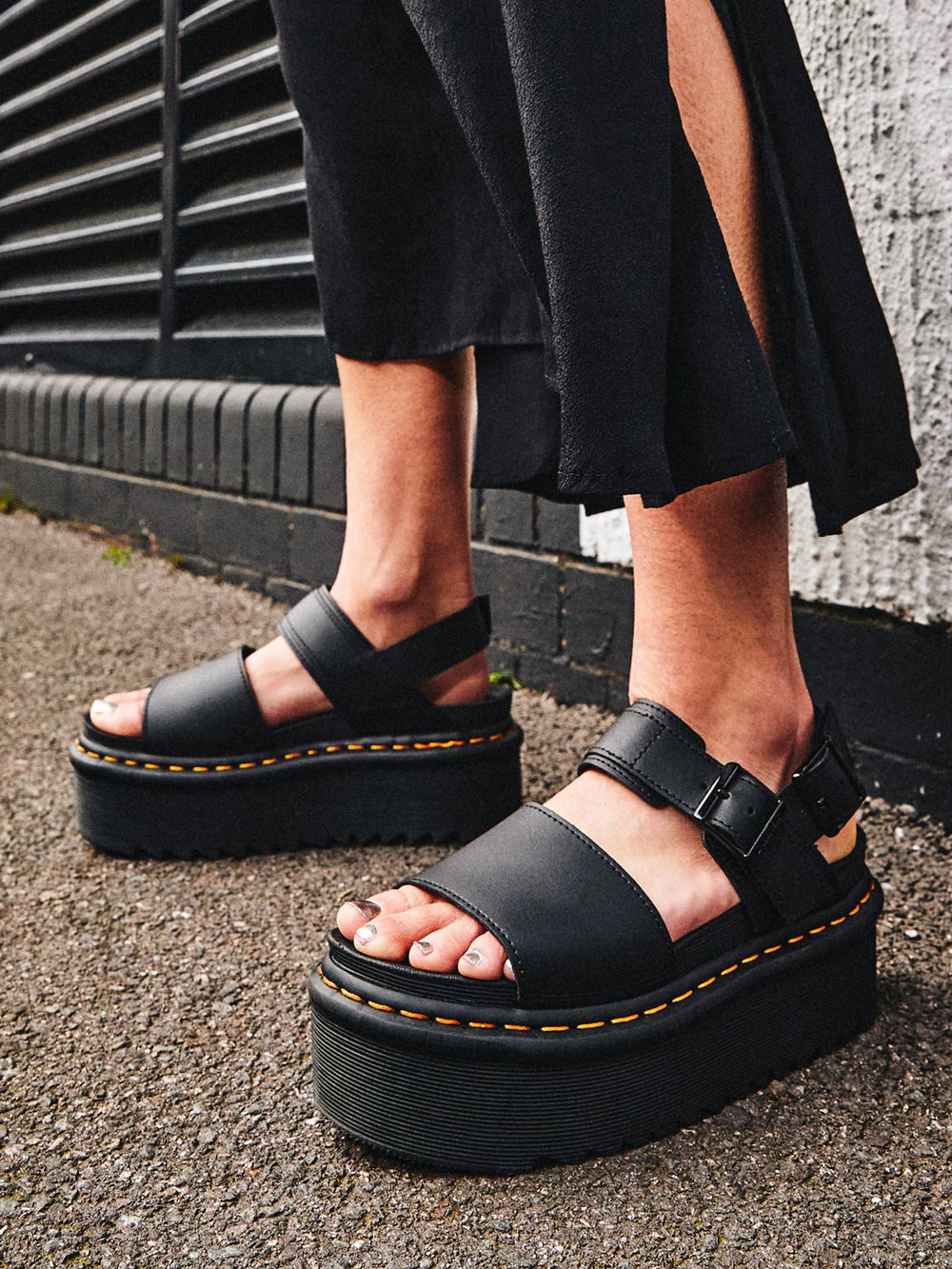 WOMENS DR MARTENS VOSS QUAD HYDRO SANDALS - CLEARANCE