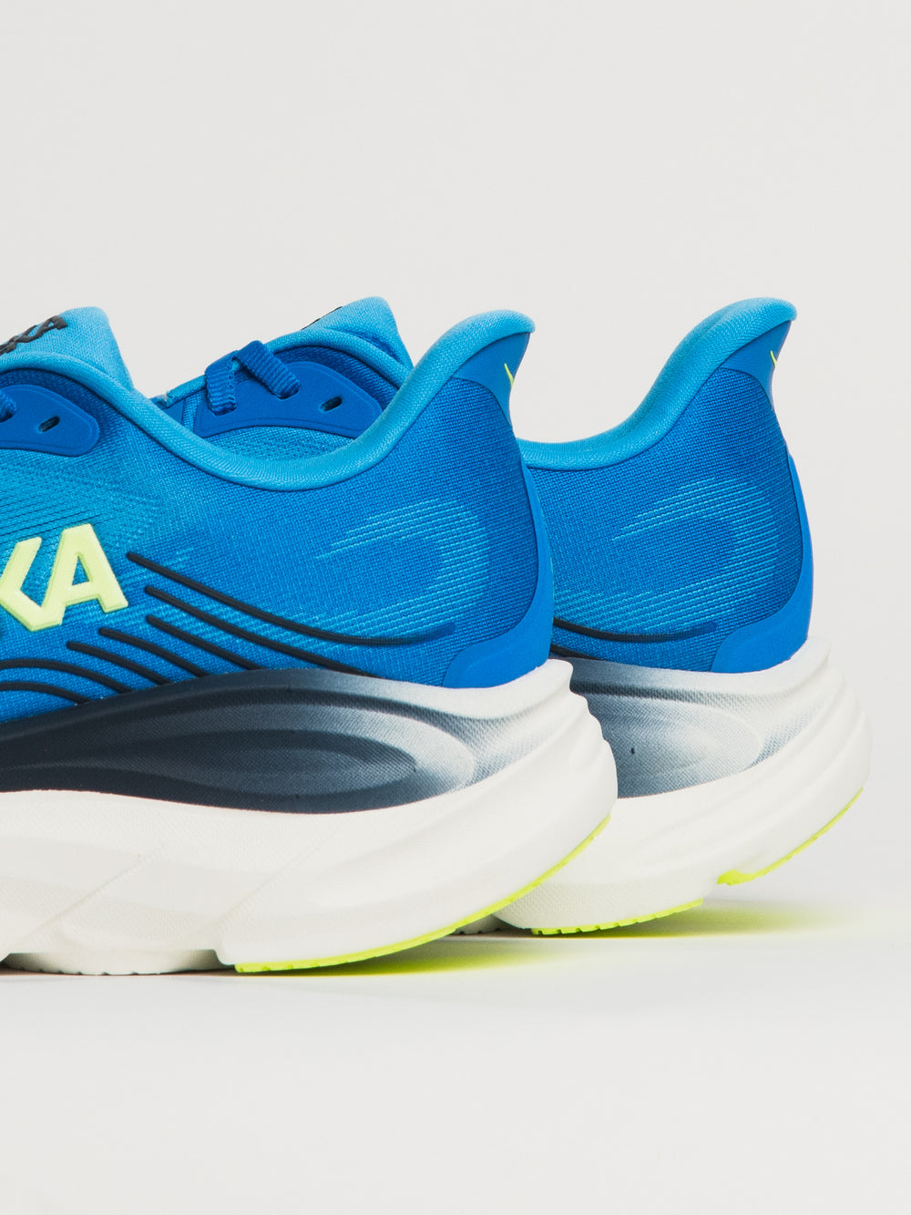 MENS HOKA CLIFTON 11 SNEAKER - BLUE