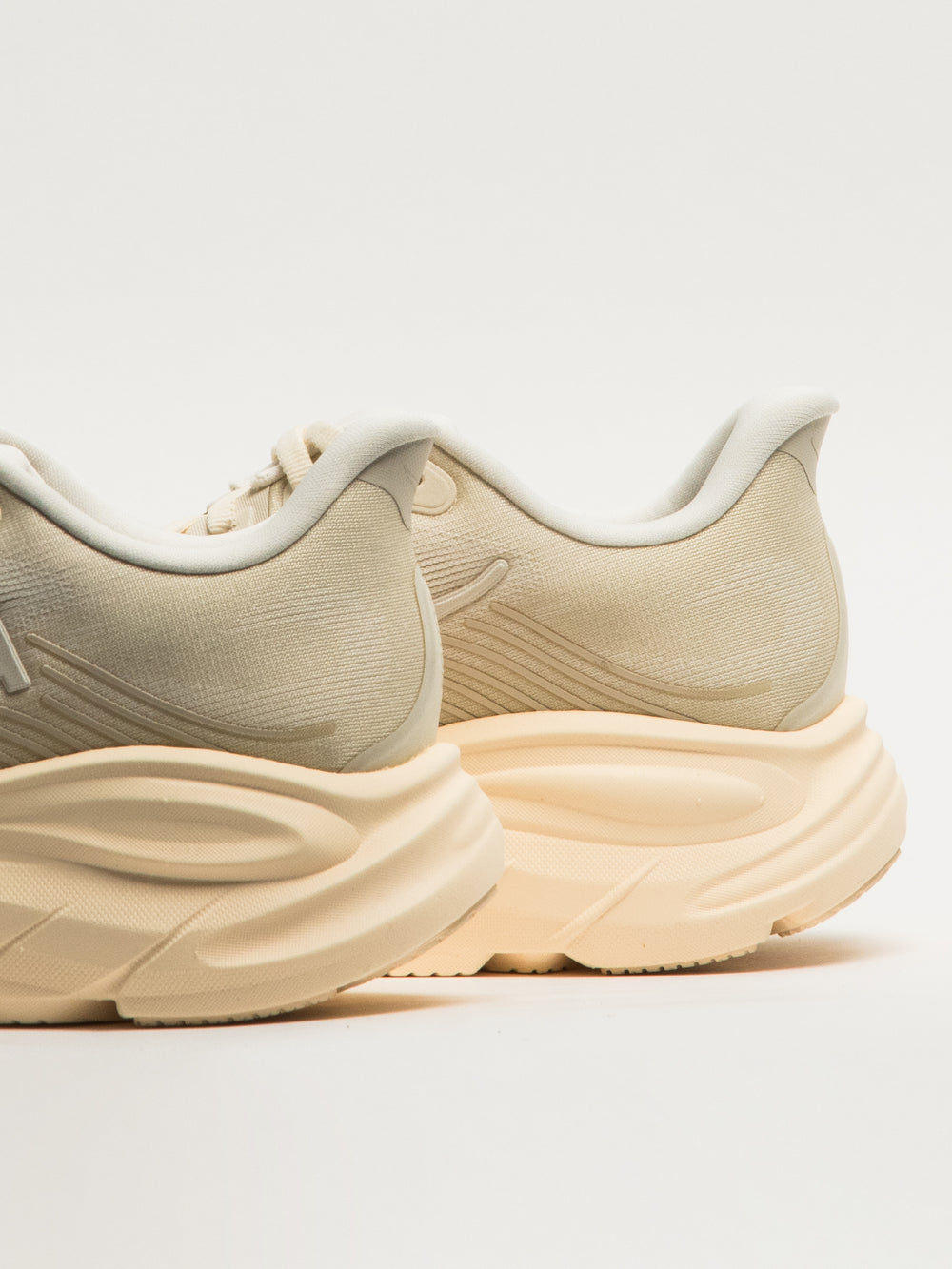 WOMENS HOKA CLIFTON 11 SNEAKER - OATMEAL