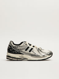 WOMENS NEW BALANCE 1906 - SILVER/BLACK