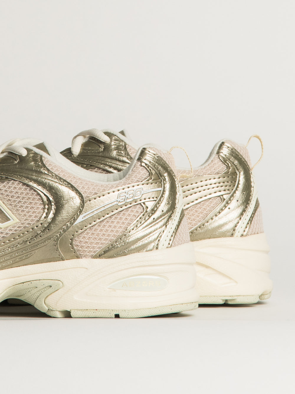 WOMENS NEW BALANCE THE 530 SNEAKER - GOLD