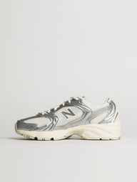 WOMENS NEW BALANCE THE 530  SNEAKER - SILVER