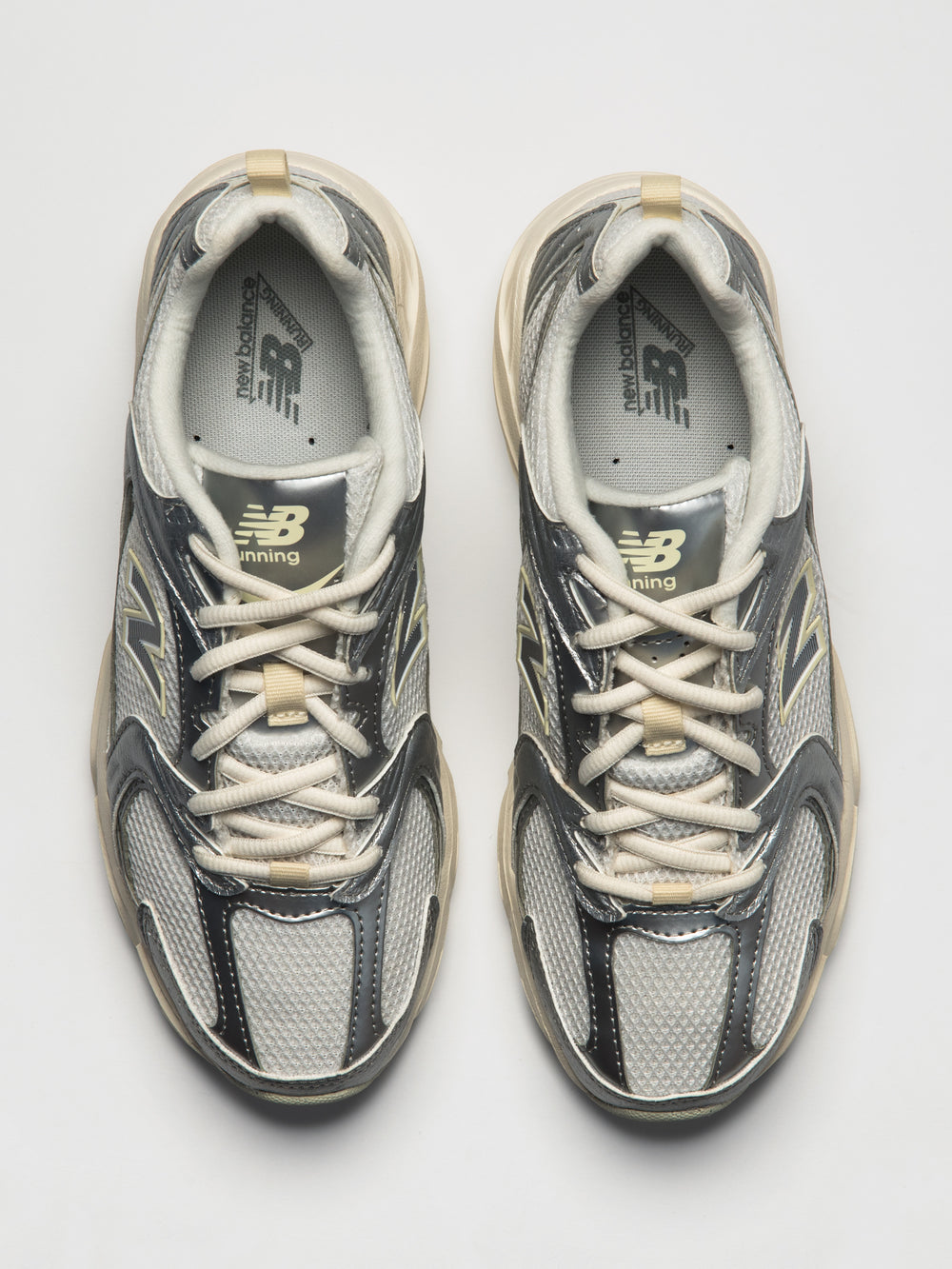 WOMENS NEW BALANCE THE 530  SNEAKER - SILVER