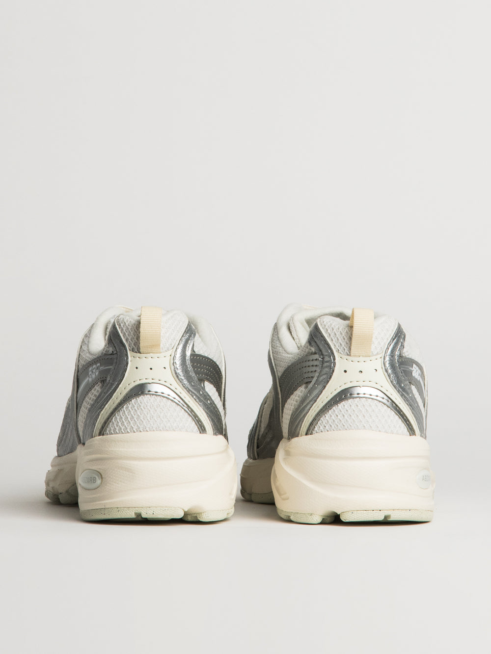 WOMENS NEW BALANCE THE 530  SNEAKER - SILVER