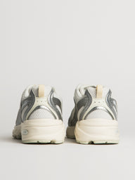 WOMENS NEW BALANCE THE 530  SNEAKER - SILVER