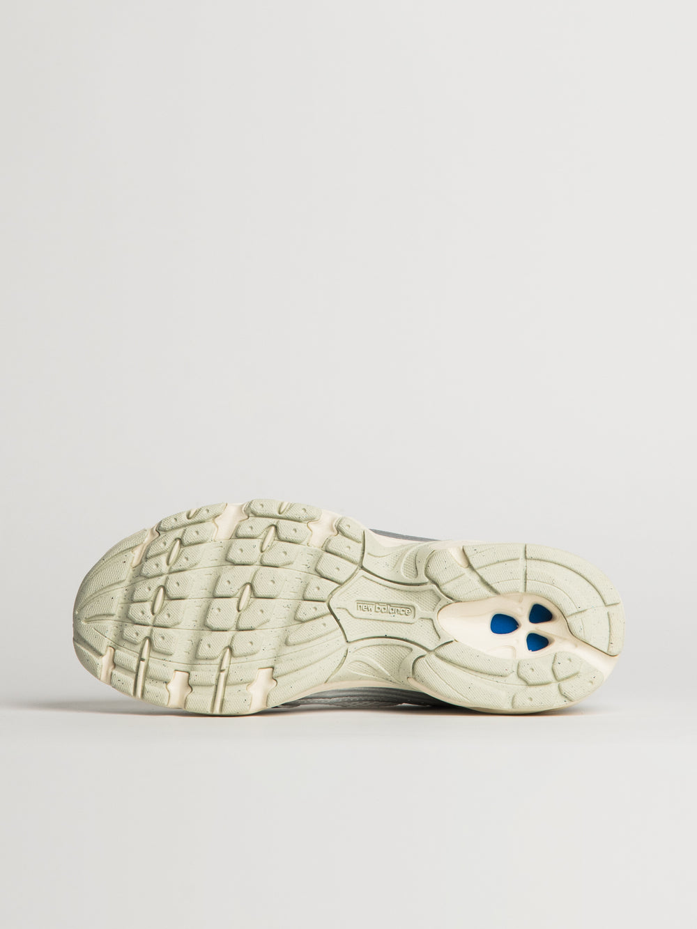 WOMENS NEW BALANCE THE 530  SNEAKER - SILVER