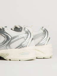 WOMENS NEW BALANCE THE 530  SNEAKER - SILVER
