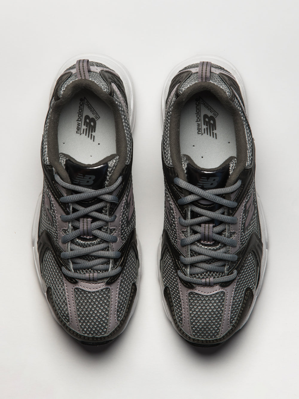 WOMENS NEW BALANCE THE 530 SNEAKER - METALLIC BLACK