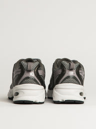 WOMENS NEW BALANCE THE 530 SNEAKER - METALLIC BLACK