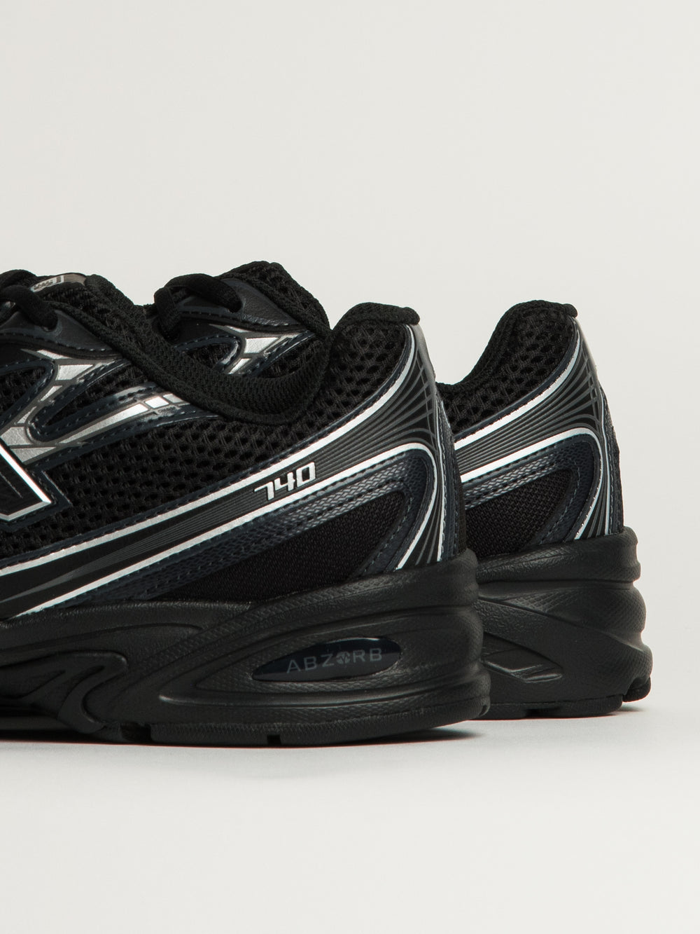 MENS NEW BALANCE THE 740 SNEAKER - BLACK