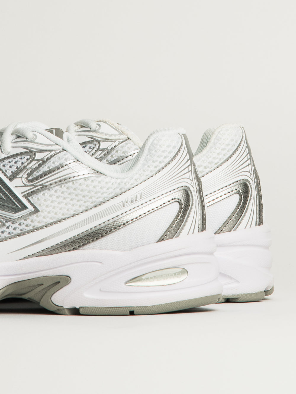 MENS NEW BALANCE THE 740 SNEAKER - WHITE