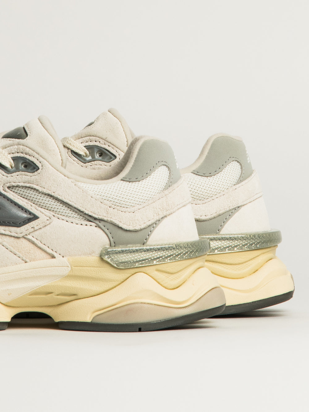 WOMENS NEW BALANCE THE 9060 SNEAKER - WHITE