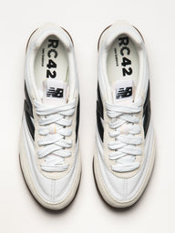 MENS NEW BALANCE THE RC42 SNEAKER - WHITE/BLACK