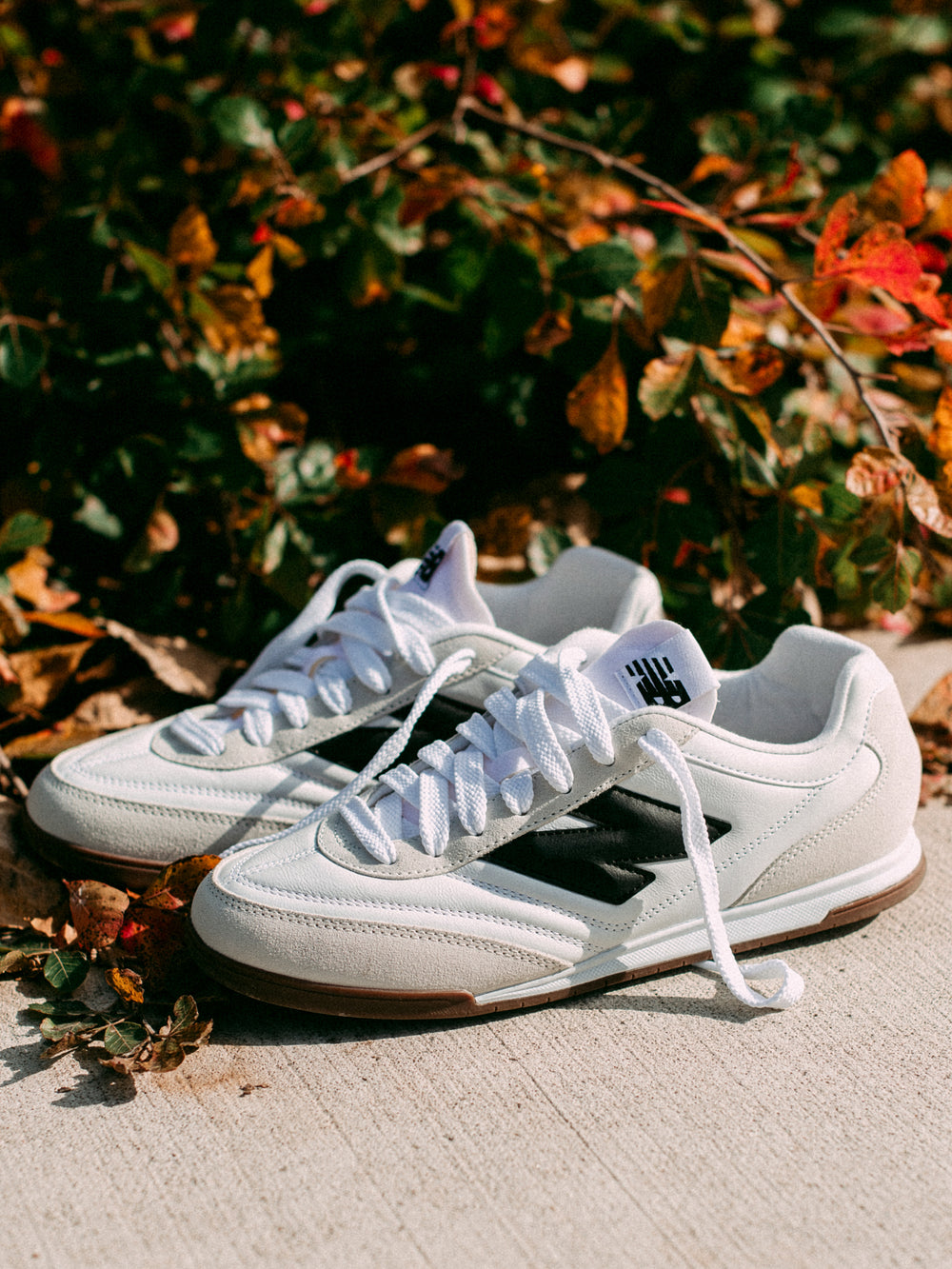 WOMENS NEW BALANCE THE RC42 SNEAKER - WHITE/BLACK