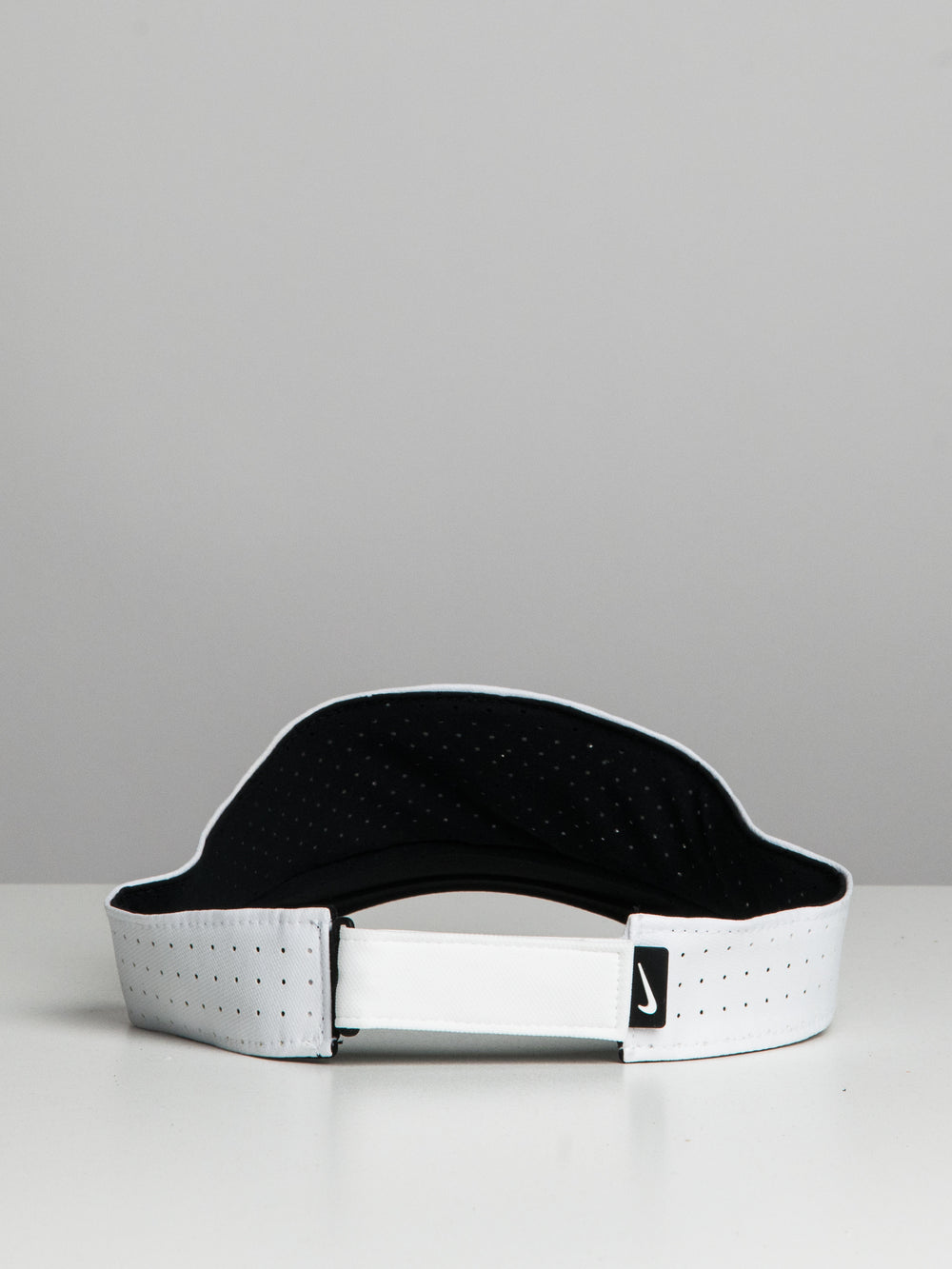 NIKE ADJUSTABLE TRAINING VISOR - CLEARANCE