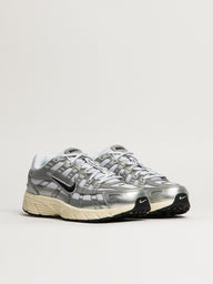 MENS NIKE P - 6000 SNEAKER - WHITE/BLACK