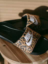 WOMENS NIKE VICTORI ONE SLIDES - CLEARANCE