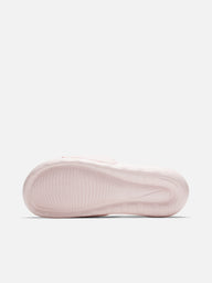 WOMENS NIKE VICTORI ONE SLIDES - BARELY ROSE/METALIC SILVER