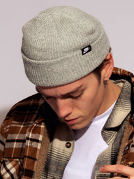 NIKE TERRA SHORT CUFF BEANIE