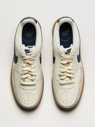 MENS NIKE COURT VISION LOW SNEAKER - SAIL/NAVY
