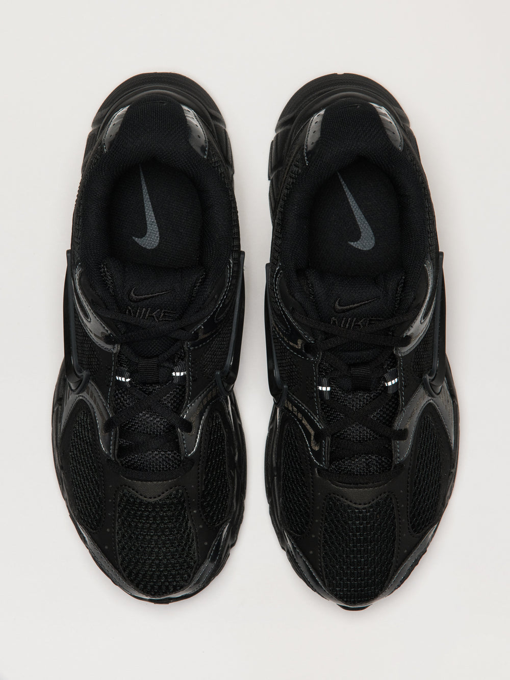 MENS NIKE V5 RNR SNEAKER - BLACK