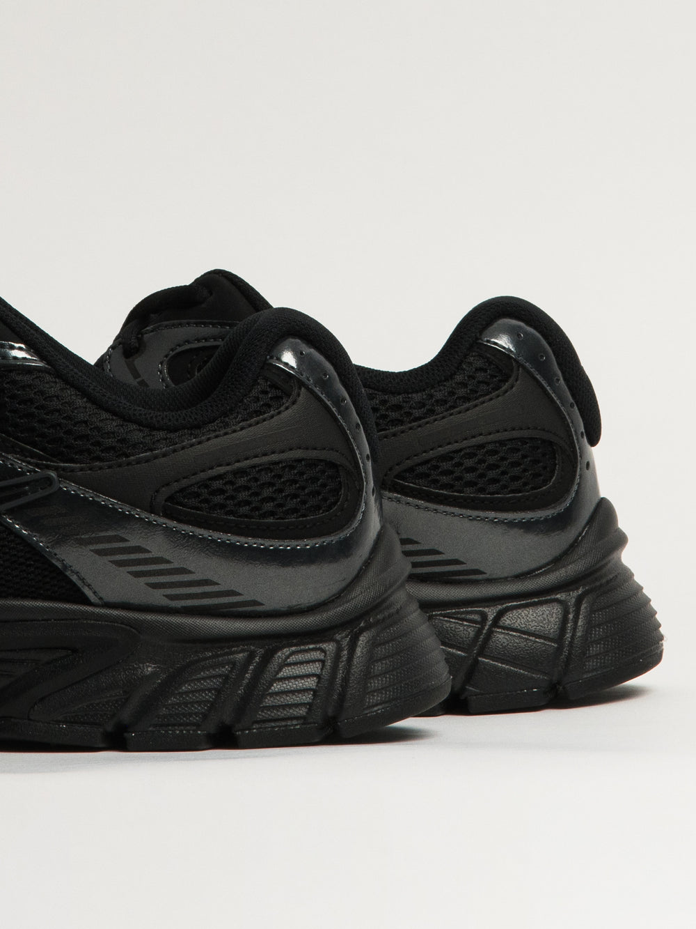 MENS NIKE V5 RNR SNEAKER - BLACK