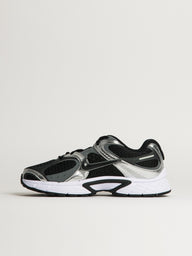 MENS NIKE V5 RNR SNEAKER - BLACK
