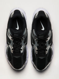 MENS NIKE V5 RNR SNEAKER - BLACK