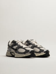 NIKE V5 RNR SNEAKER - GREY