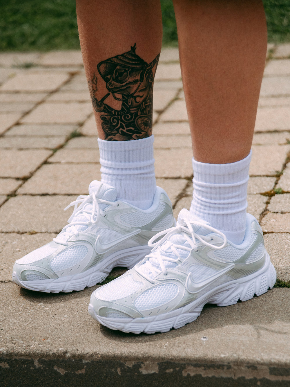 MENS NIKE V5 RNR SNEAKER - WHITE