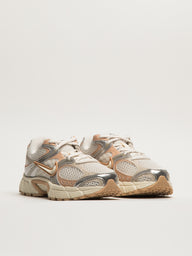 NIKE V5 RNR SNEAKER - BEIGE