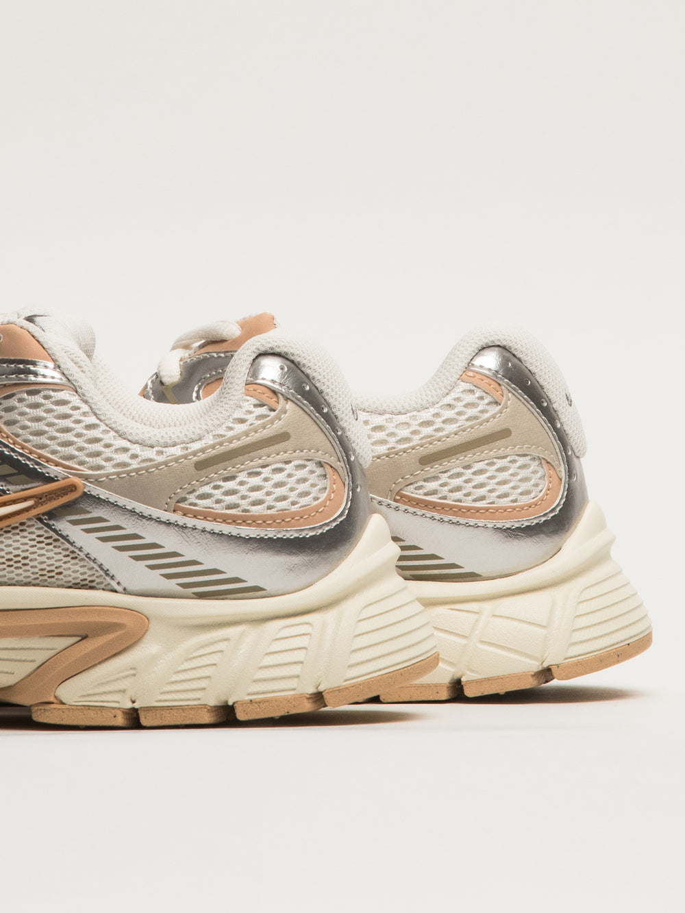NIKE V5 RNR SNEAKER - BEIGE