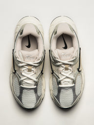 WOMENS NIKE V5 RNR SNEAKER - SUMMIT WHITE