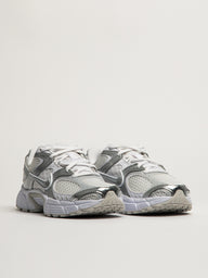 WOMENS NIKE V5 RNR SNEAKER - WHITE/SILVER
