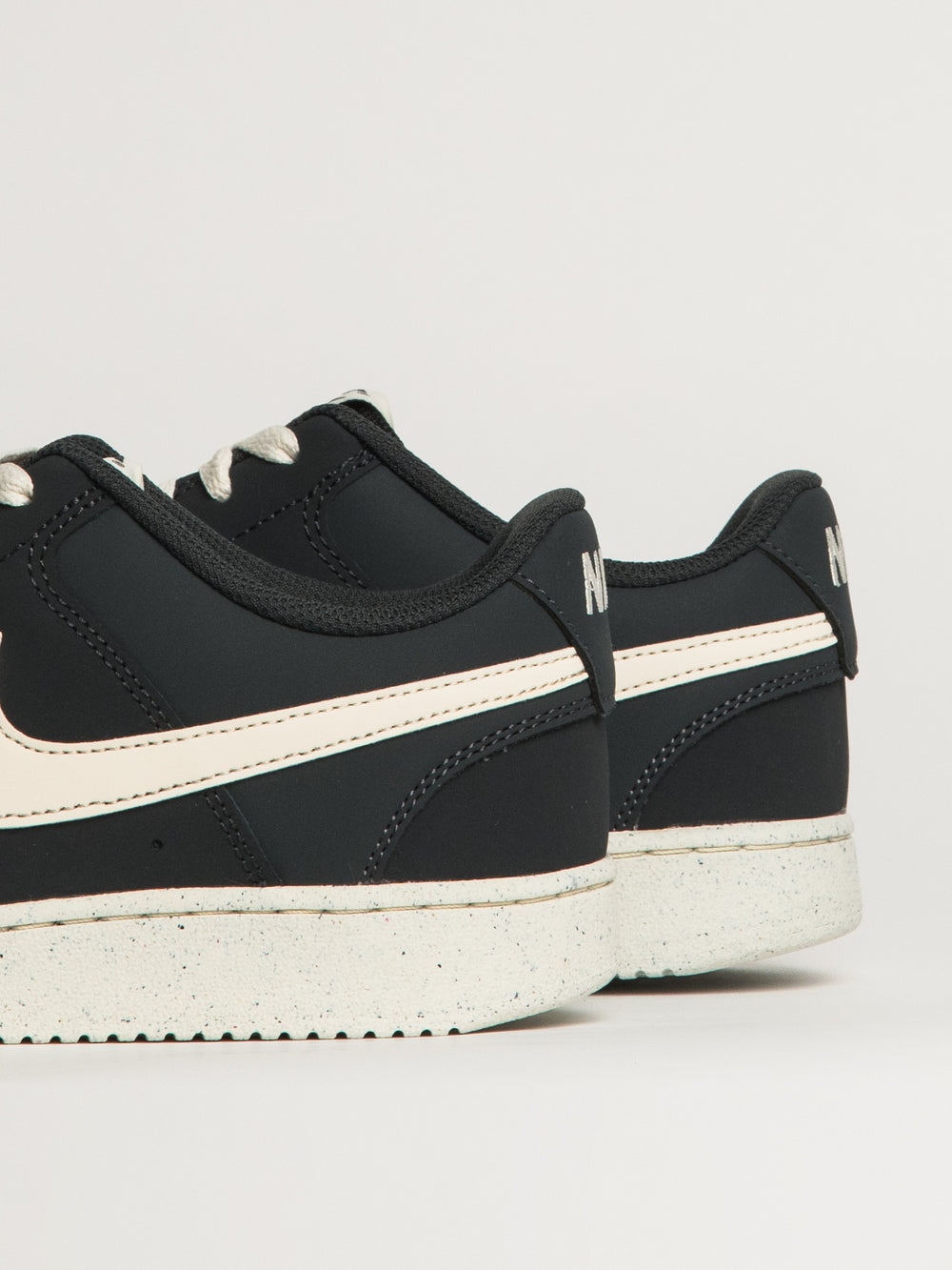 MENS NIKE COURT VISION LOW PREMIUM SNEAKER