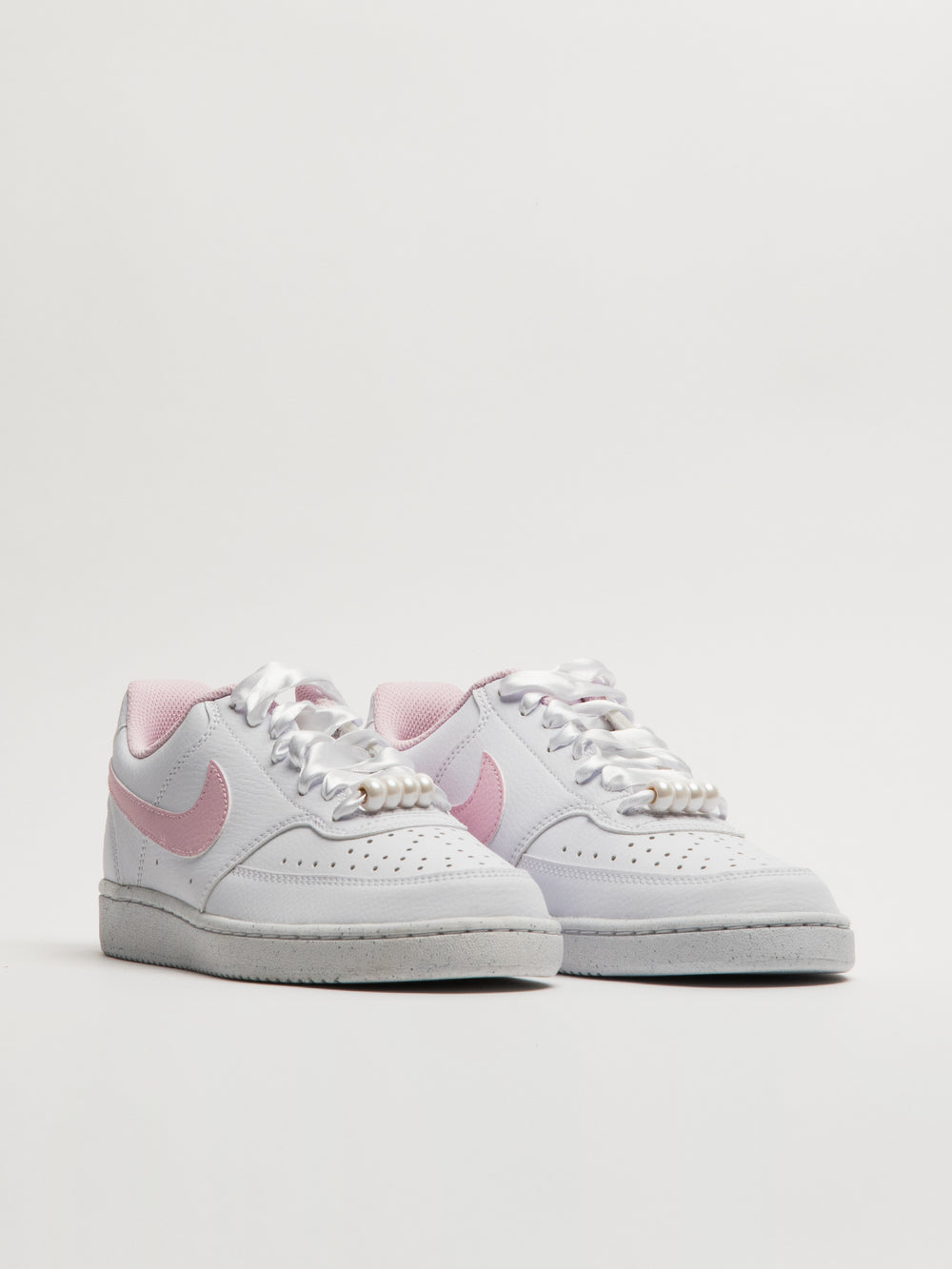 WOMENS NIKE COURT VISION LOW SNEAKER - WHITE/PINK