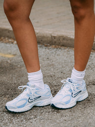 WOMENS NIKE V5 RNR SNEAKER  - OFF WHITE/BLUE